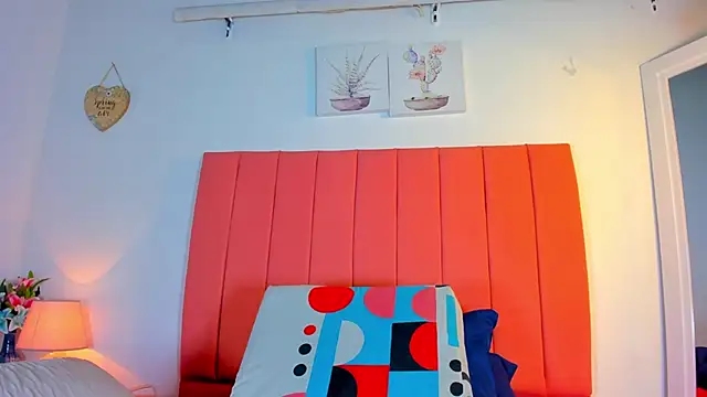 valen rose0 online show from November 4, 2025, 12:04 pm