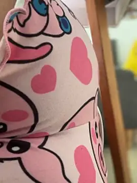 Pretty Isadora online show from April 12, 2026, 7:52 pm