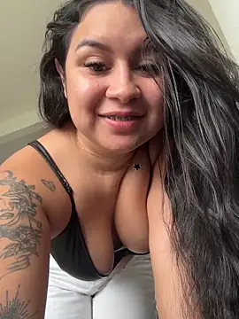 Snapshot of Pretty_Isadora chatting on April 23, 2026, 9:28 pm Pretty Isadora online show from April 23, 2026, 9:28 pm
