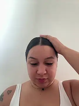 Snapshot of Pretty_Isadora chatting on May 15, 2026, 8:38 pm Pretty Isadora online show from May 15, 2026, 8:38 pm