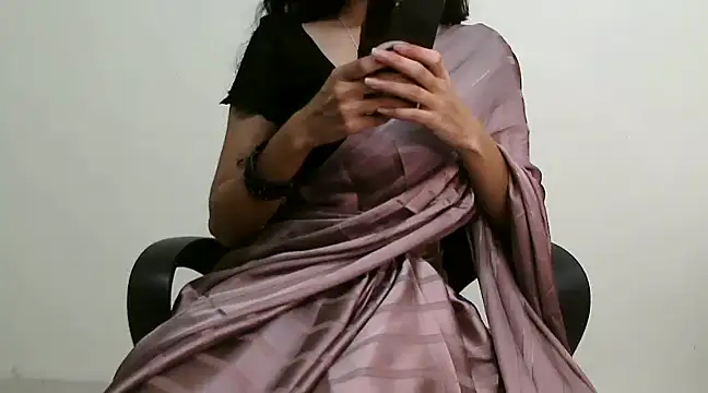 Snapshot of lololips chatting on December 22, 2024, 12:27 pm lololips online show from December 22, 2024, 12:27 pm