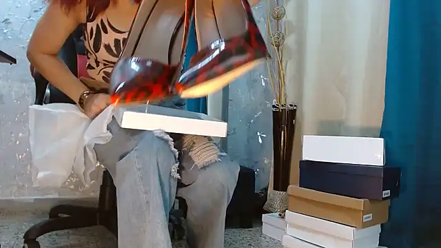 Samantabrown  online show from November 22, 2025, 11:31 am