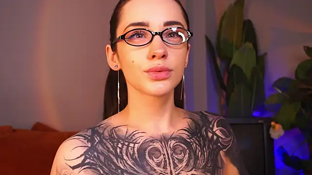 Snapshot of EvaCanton chatting on April 12, 2026, 2:05 am EvaCanton online show from April 12, 2026, 2:05 am