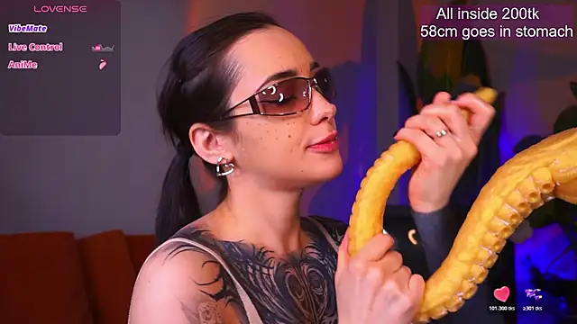 Snapshot of EvaCanton chatting on April 16, 2026, 2:01 am EvaCanton online show from April 16, 2026, 2:01 am