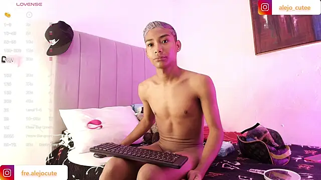 alejo cute online show from December 29, 2024, 1:49 pm