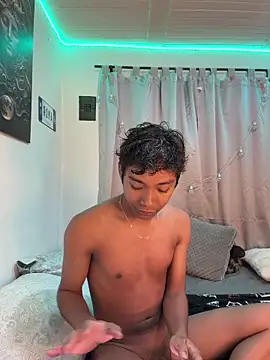 Snapshot of alejo_cute chatting on May 26, 2026, 1:18 pm alejo cute online show from May 26, 2026, 1:18 pm