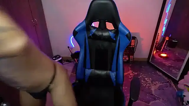 tay ler3 online show from April 10, 2026, 3:01 am