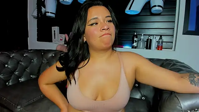 Amy hoy69 online show from November 22, 2025, 3:27 am