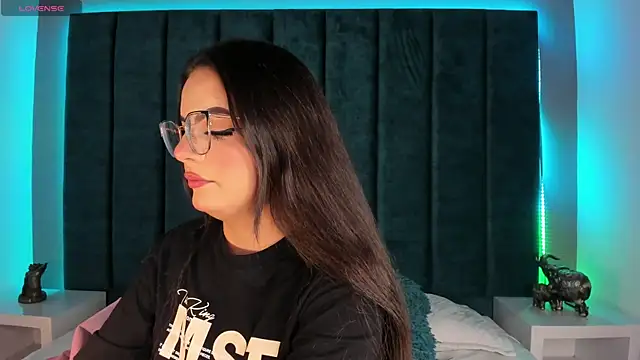 Snapshot of IsabellaGrey19 chatting on November 16, 2025, 7:41 pm IsabellaGrey19 online show from November 16, 2025, 7:41 pm