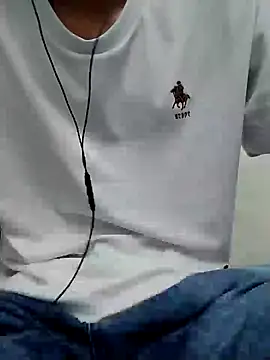 Snapshot of YAY-1 chatting on December 4, 2024, 11:30 am YAY-1 online show from December 4, 2024, 11:30 am