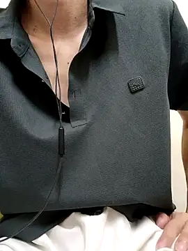 Snapshot of YAY-1 chatting on December 4, 2024, 2:37 pm YAY-1 online show from December 4, 2024, 2:37 pm