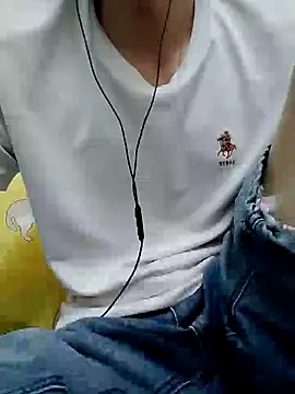 Snapshot of YAY-1 chatting on December 5, 2024, 11:16 am YAY-1 online show from December 5, 2024, 11:16 am