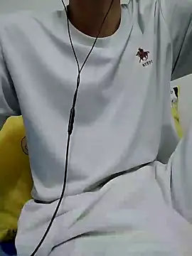 Snapshot of YAY-1 chatting on December 16, 2024, 11:55 am YAY-1 online show from December 16, 2024, 11:55 am