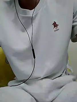 Snapshot of YAY-1 chatting on December 20, 2024, 12:05 pm YAY-1 online show from December 20, 2024, 12:05 pm