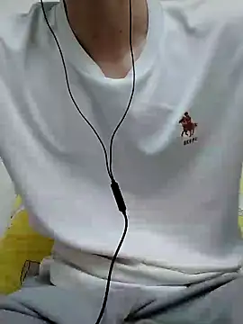 Snapshot of YAY-1 chatting on December 31, 2024, 12:57 pm YAY-1 online show from December 31, 2024, 12:57 pm