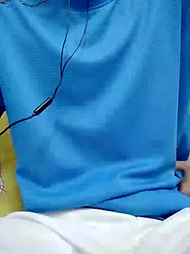 Snapshot of YAY-1 chatting on January 19, 2025, 12:06 pm YAY-1 online show from January 19, 2025, 12:06 pm