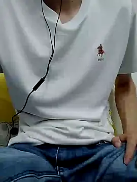 Snapshot of YAY-1 chatting on January 20, 2025, 11:45 am YAY-1 online show from January 20, 2025, 11:45 am