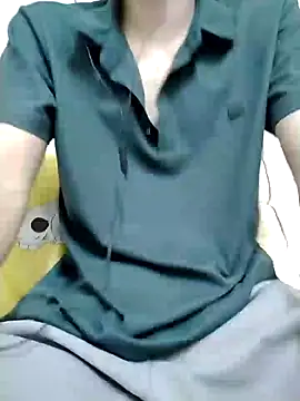 Snapshot of YAY-1 chatting on February 4, 2025, 12:00 pm YAY-1 online show from February 4, 2025, 12:00 pm