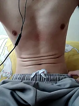 Snapshot of YAY-1 chatting on February 5, 2025, 6:13 am YAY-1 online show from February 5, 2025, 6:13 am