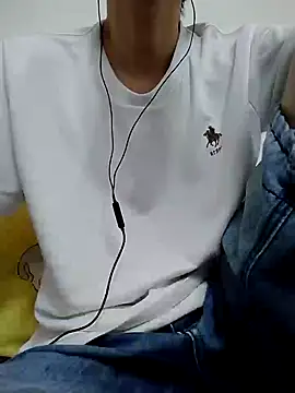 Snapshot of YAY-1 chatting on February 5, 2025, 12:06 pm YAY-1 online show from February 5, 2025, 12:06 pm