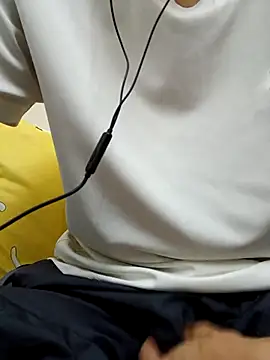 Snapshot of YAY-1 chatting on February 21, 2025, 11:11 am YAY-1 online show from February 21, 2025, 11:11 am