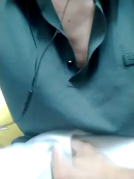 Snapshot of YAY-1 chatting on February 22, 2025, 11:35 am YAY-1 online show from February 22, 2025, 11:35 am