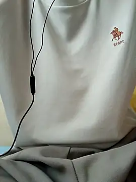 Snapshot of YAY-1 chatting on March 2, 2025, 5:44 am YAY-1 online show from March 2, 2025, 5:44 am