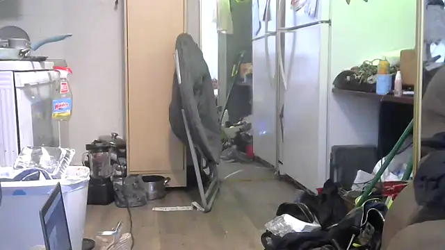 SassyCrystal77 online show from April 8, 2026, 6:24 am