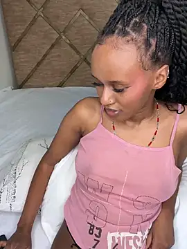 Snapshot of Star_Light2 chatting on December 21, 2024, 2:19 am Star Light2 online show from December 21, 2024, 2:19 am