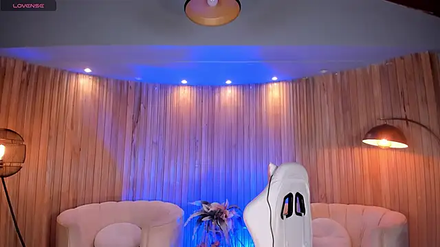 SamanthaKlein  online show from February 20, 2025, 3:45 am