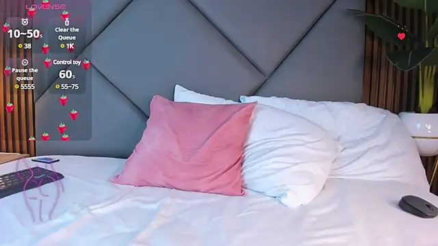 yadira furlan  online show from December 5, 2024, 2:55 pm