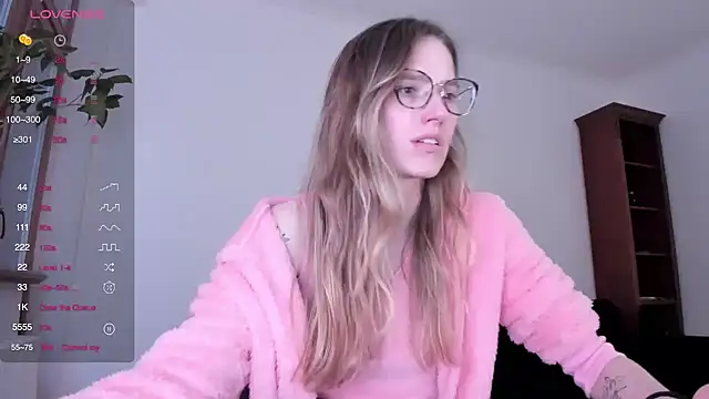 Snapshot of Sexy_Sweets chatting on January 4, 2025, 1:21 pm Sexy Sweets online show from January 4, 2025, 1:21 pm