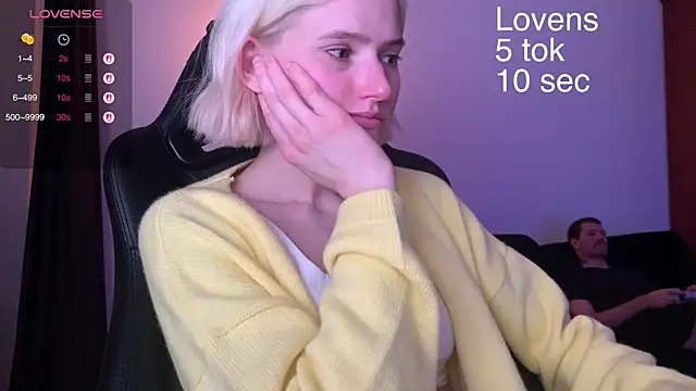 Snapshot of Sexy_Sweets chatting on September 13, 2025, 10:20 pm Sexy Sweets online show from September 13, 2025, 10:20 pm