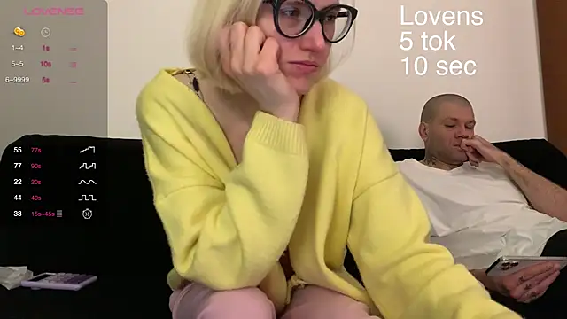 Snapshot of Sexy_Sweets chatting on October 15, 2025, 10:32 pm Sexy Sweets online show from October 15, 2025, 10:32 pm