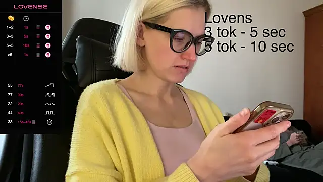 Snapshot of Sexy_Sweets chatting on October 25, 2025, 10:12 am Sexy Sweets online show from October 25, 2025, 10:12 am