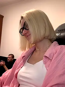 Snapshot of Sexy_Sweets chatting on October 27, 2025, 4:44 pm Sexy Sweets online show from October 27, 2025, 4:44 pm