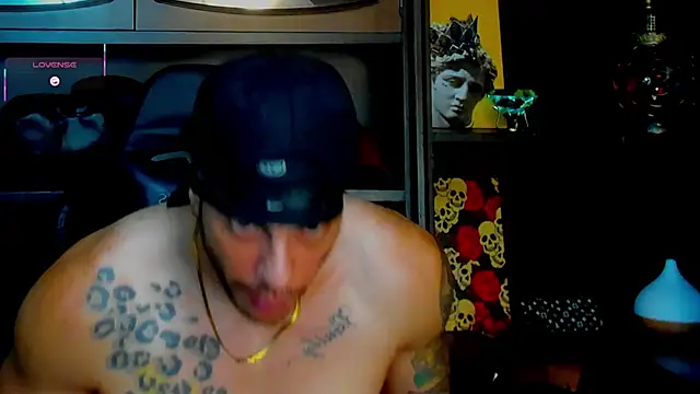 Snapshot of RickG_Oficial chatting on September 29, 2025, 11:31 pm RickG Oficial online show from September 29, 2025, 11:31 pm