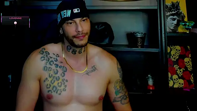 Snapshot of RickG_Oficial chatting on November 19, 2025, 10:10 pm RickG Oficial online show from November 19, 2025, 10:10 pm