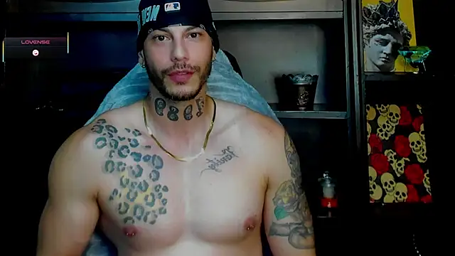 Snapshot of RickG_Oficial chatting on November 24, 2025, 11:15 pm RickG Oficial online show from November 24, 2025, 11:15 pm