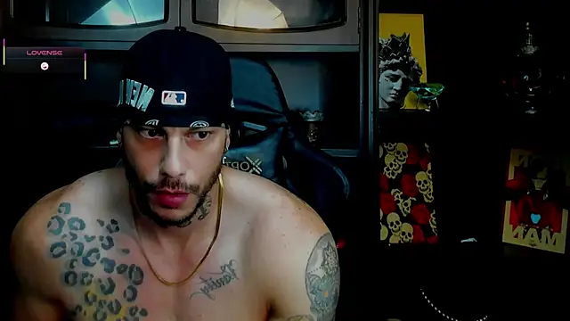 Snapshot of RickG_Oficial chatting on November 25, 2025, 11:05 pm RickG Oficial online show from November 25, 2025, 11:05 pm