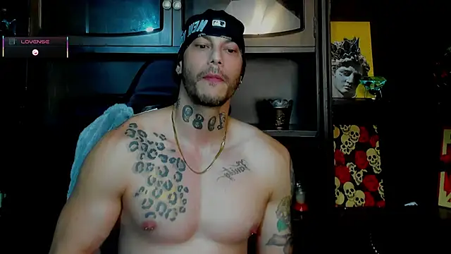 Snapshot of RickG_Oficial chatting on November 27, 2025, 11:07 pm RickG Oficial online show from November 27, 2025, 11:07 pm