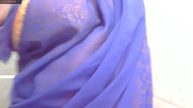 Snapshot of Gulaboo_bhabi chatting on October 28, 2025, 9:35 am Gulaboo bhabi online show from October 28, 2025, 9:35 am