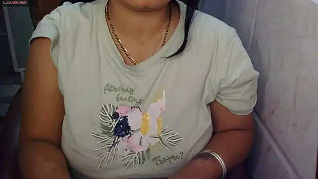 Snapshot of Gulaboo_bhabi chatting on December 5, 2025, 12:52 am Gulaboo bhabi online show from December 5, 2025, 12:52 am