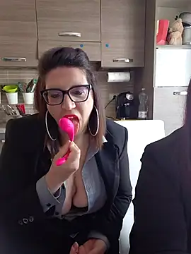 carolyne2023 online show from March 28, 2026, 9:42 am