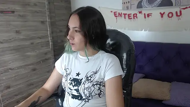 xlunna online show from December 12, 2024, 2:33 pm