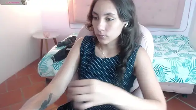 xlunna online show from February 8, 2025, 8:32 pm