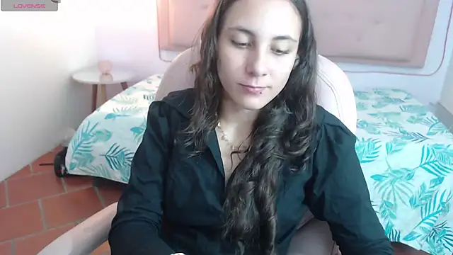 xlunna online show from February 12, 2025, 7:56 pm