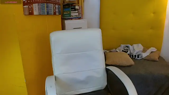 xlunna online show from December 3, 2025, 9:13 pm