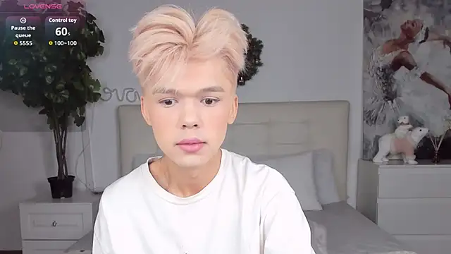 Snapshot of Felix_Rey chatting on December 15, 2025, 9:08 pm Felix Rey online show from December 15, 2025, 9:08 pm