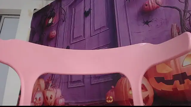 Kitty Mifl online show from November 1, 2025, 3:25 pm